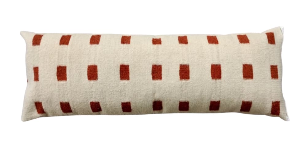 Punto Nuez | Pillows by Selva Studio
