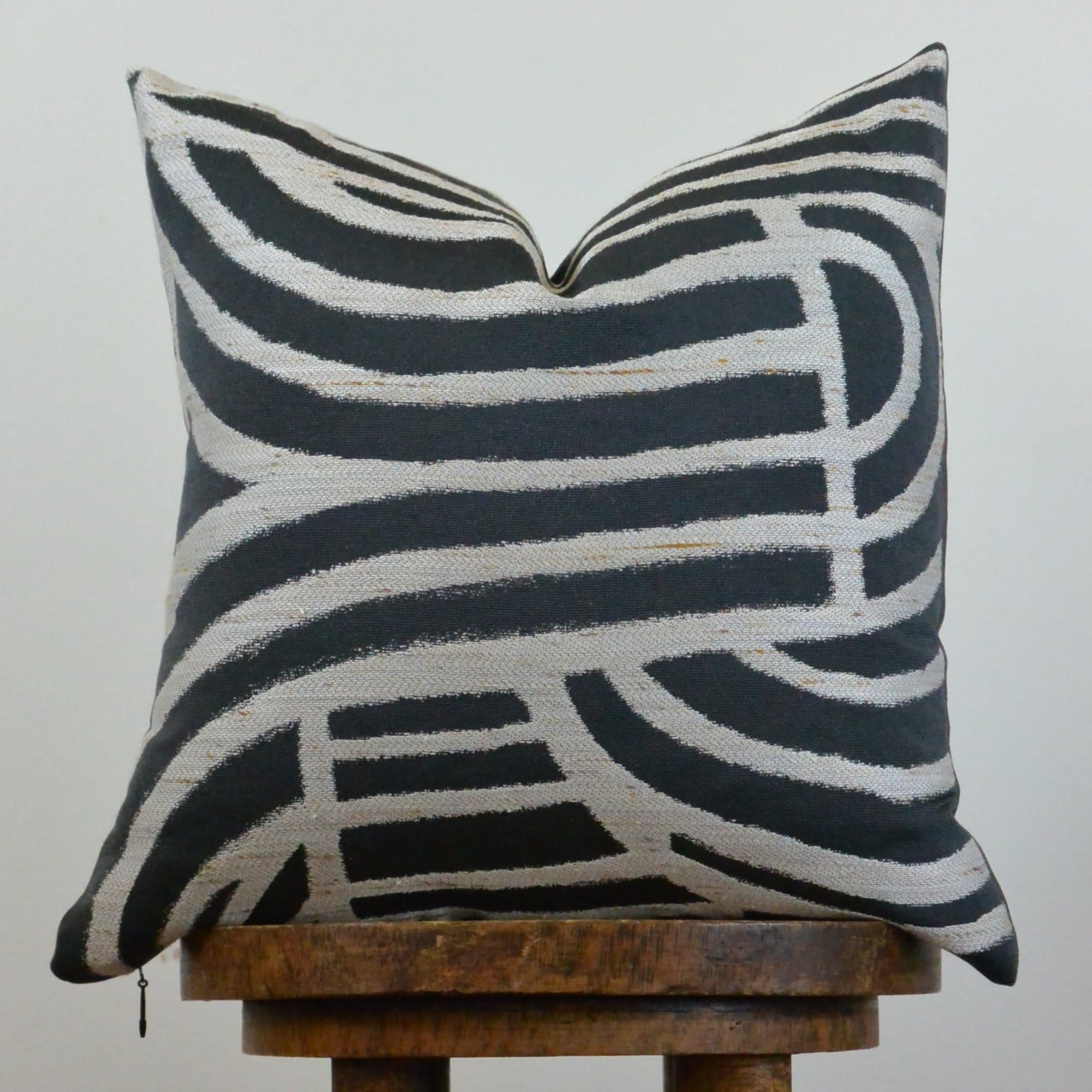Single 16x16 Down & Feather Throw Pillow & Couch Cushion Insert
