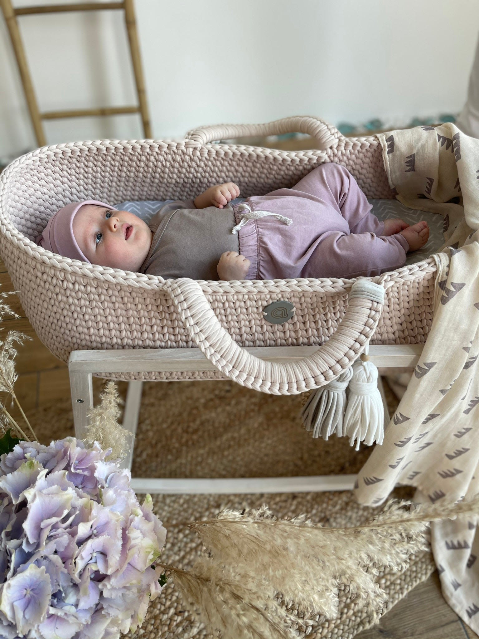 XL Baby Moses basket with round hood by Anzy Home