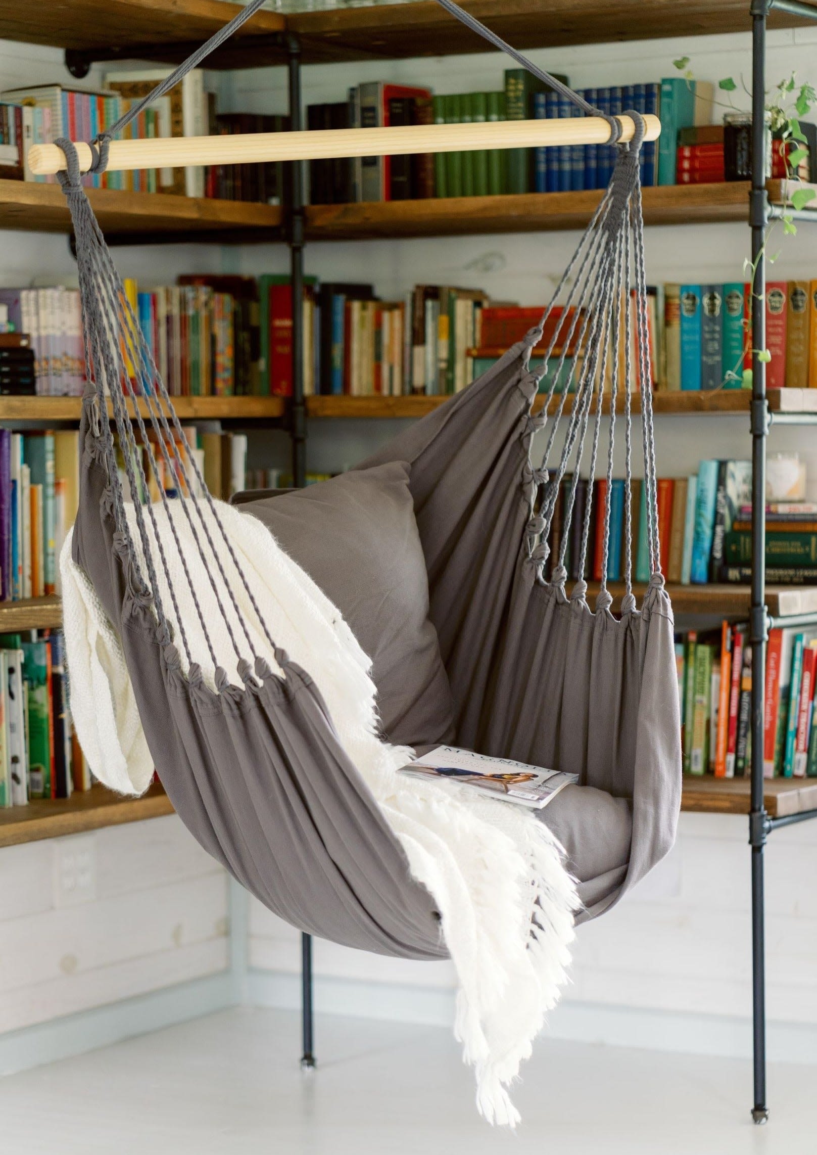 Hammock chair with discount pillows