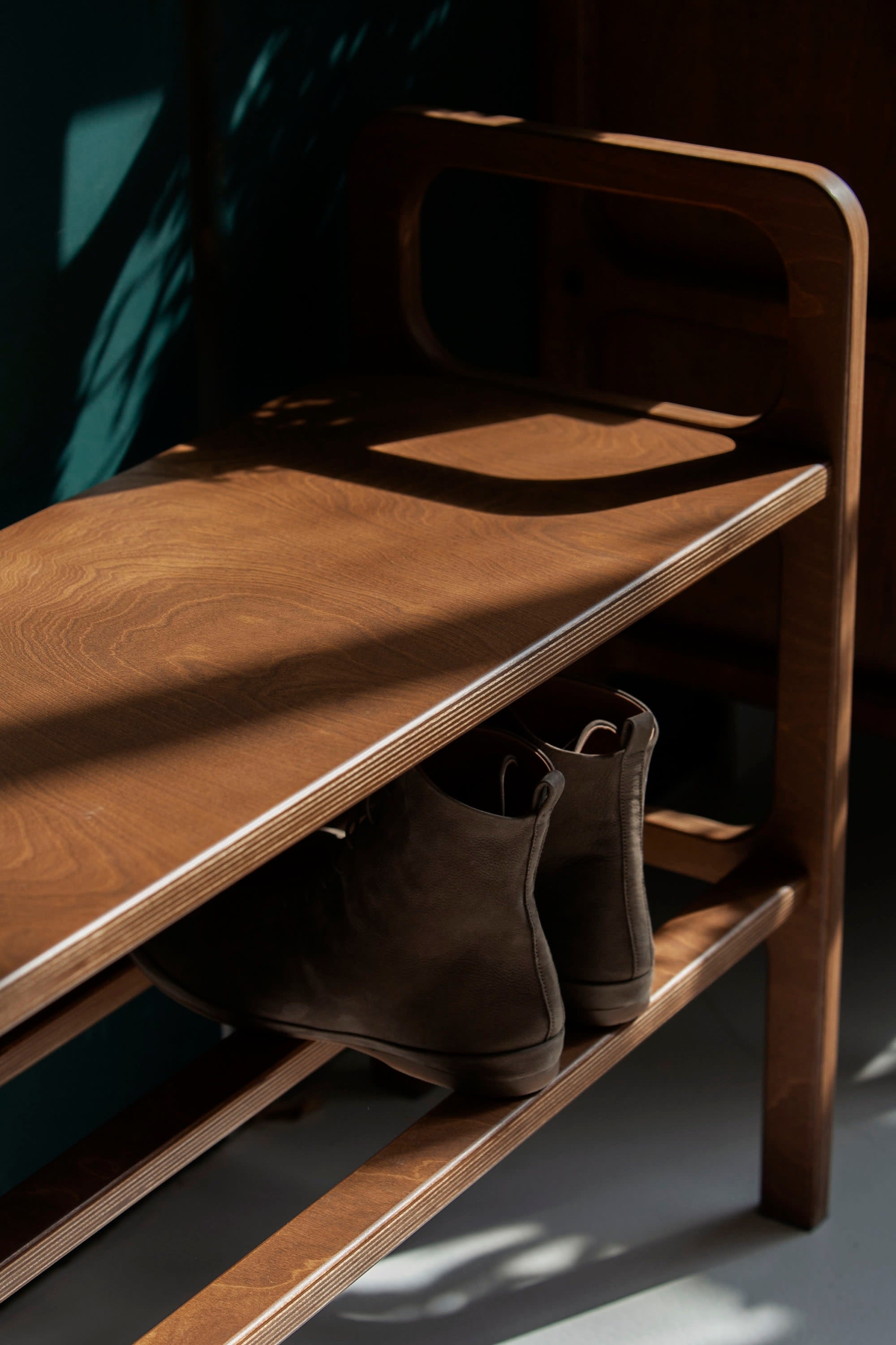 Mid-century entryway bench, Shoe storage by Plywood Project