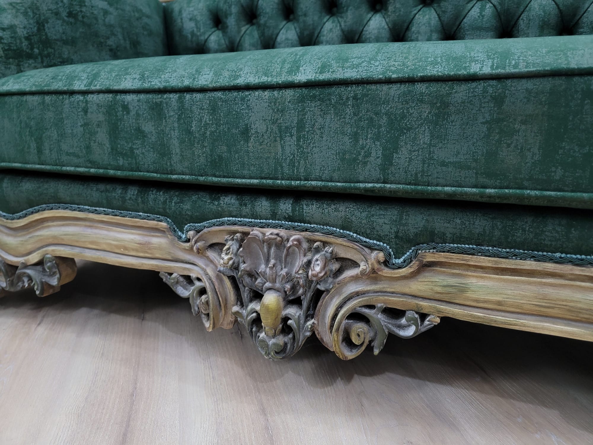 Green velvet Victorian style couch #fyp #gothic #thriftfinds