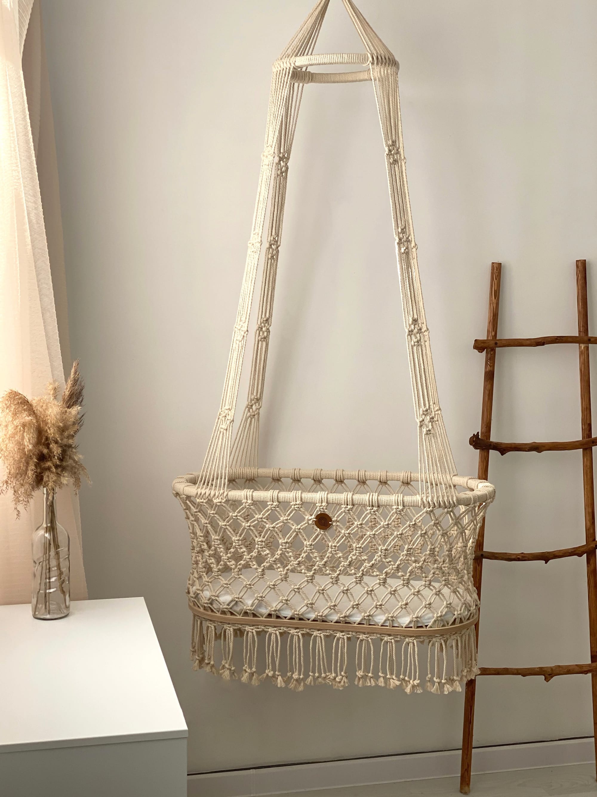 Baby hanging clearance bassinet