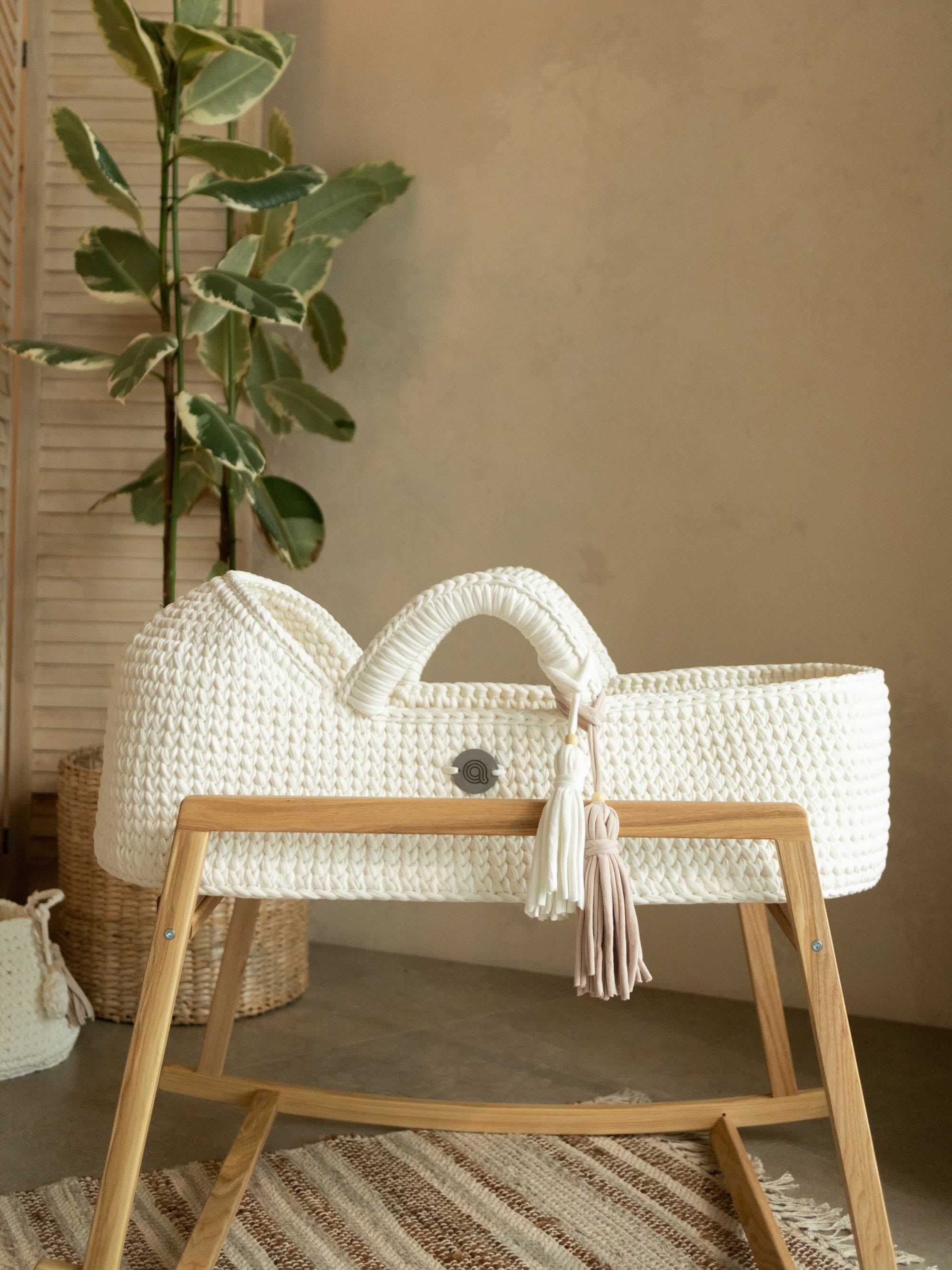 Baby Moses basket with hood by Anzy Home