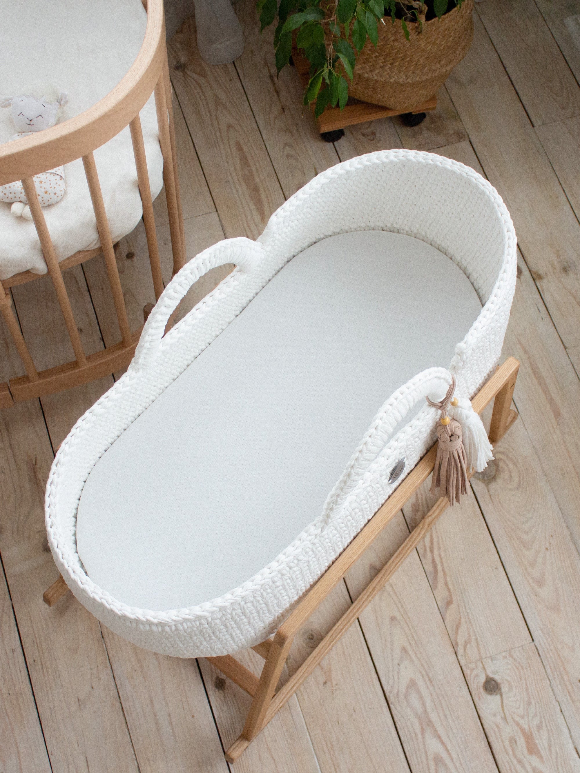 XL Baby Moses basket with round hood by Anzy Home
