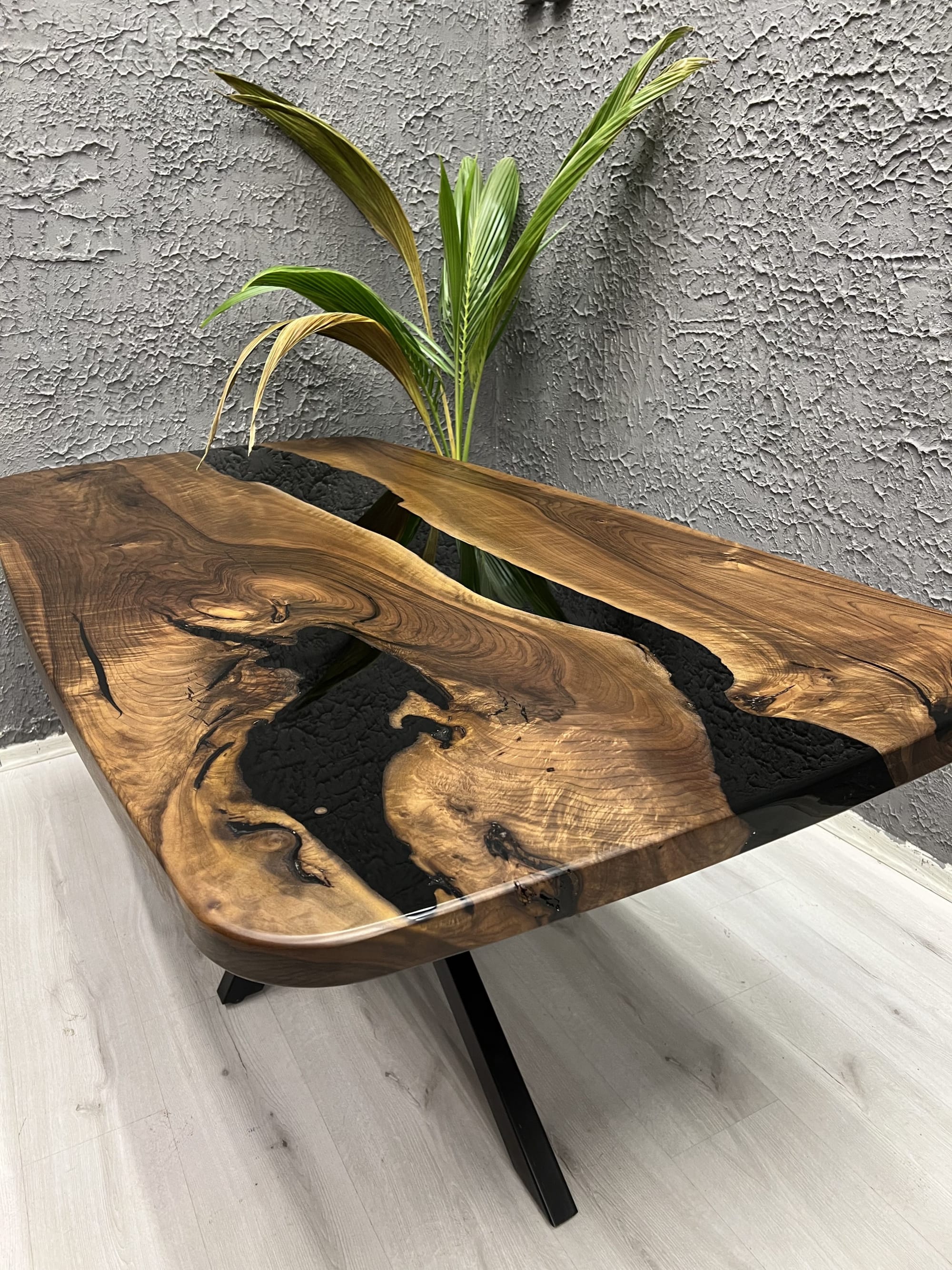 River deals table black