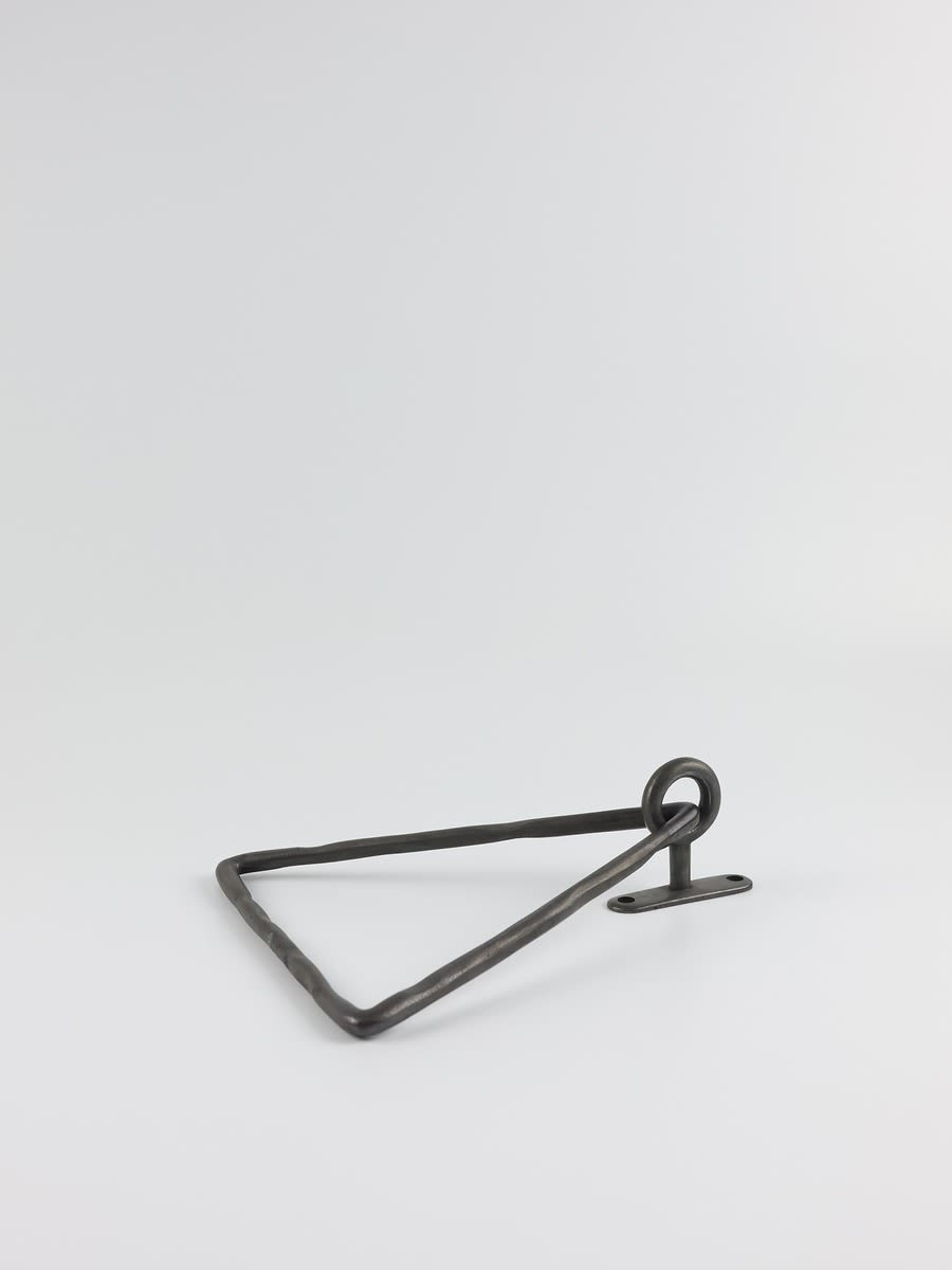 Weiss Metal Triangle Hanger