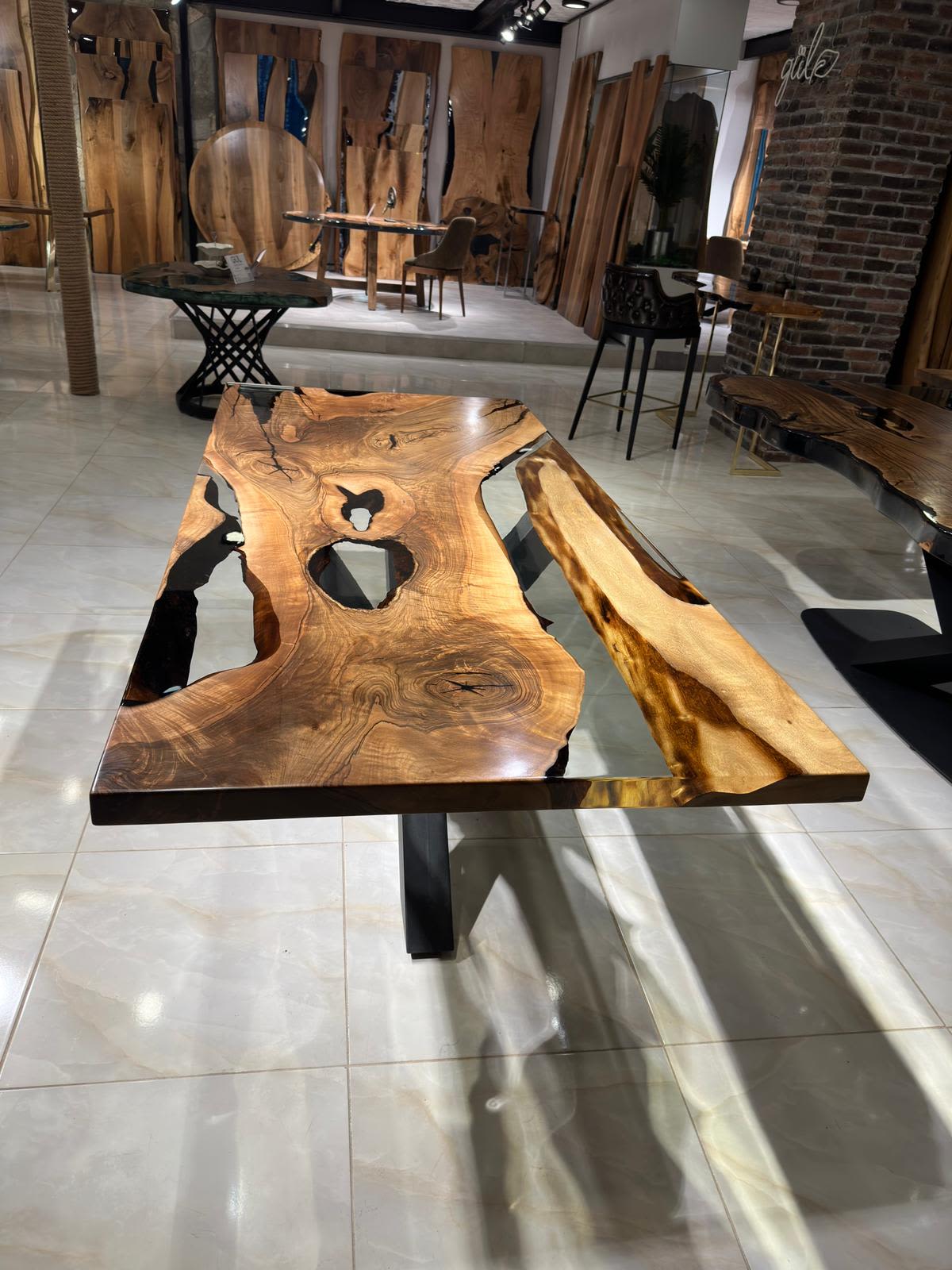 Custom Rounded Epoxy Resine Table - Gul Natural