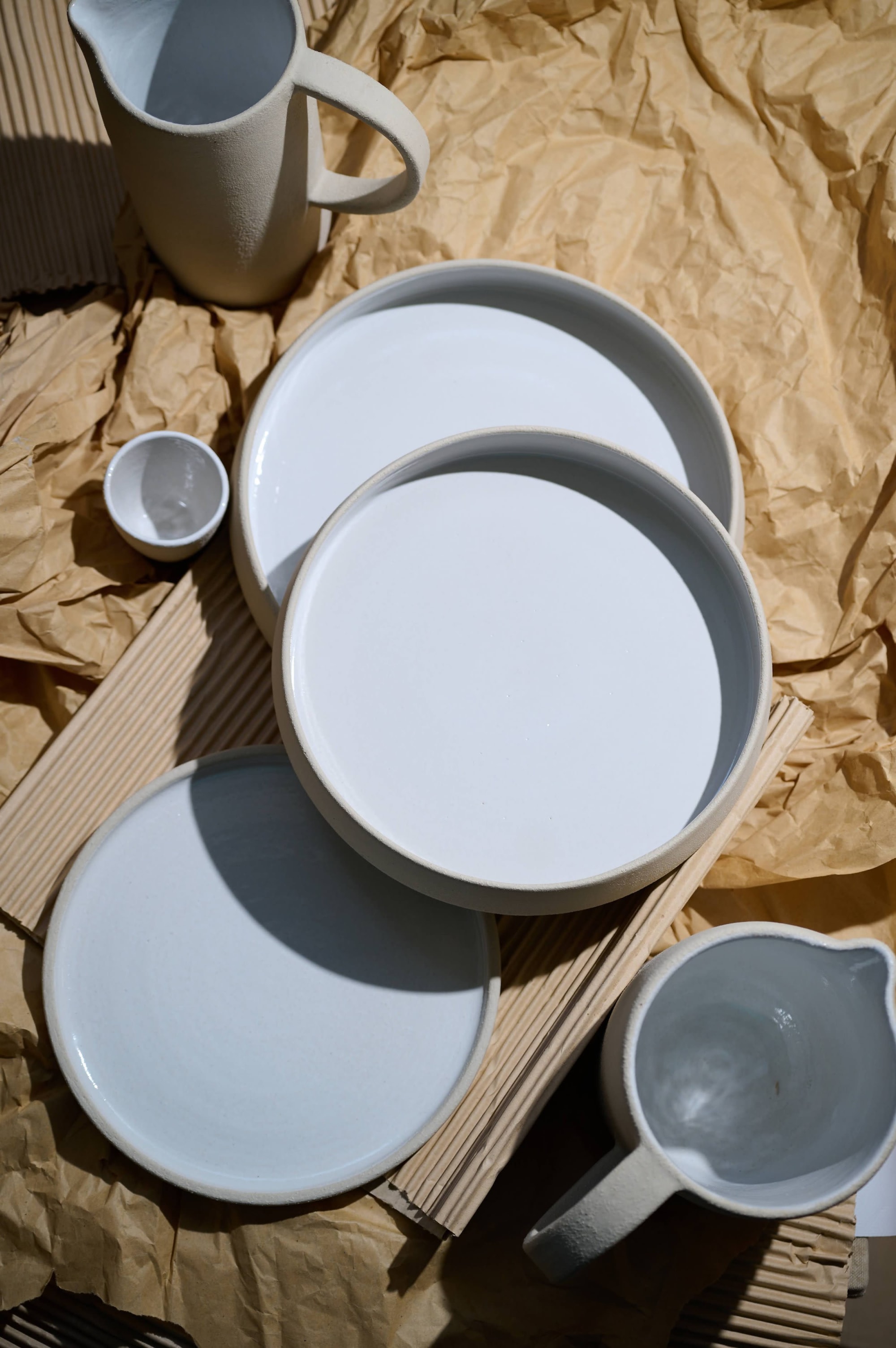 Plates with shop high sides