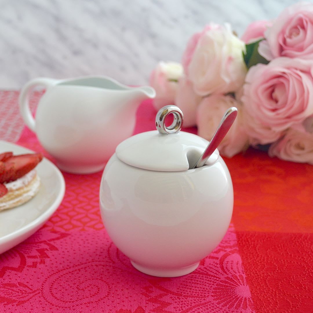 Eva tea set: Modern teapot, tea cups, creamer, sugar bowl, serving