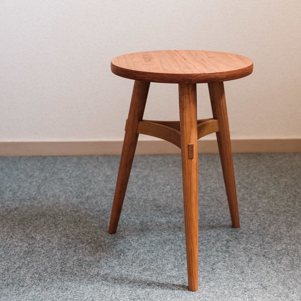 Stool outlet legs wood