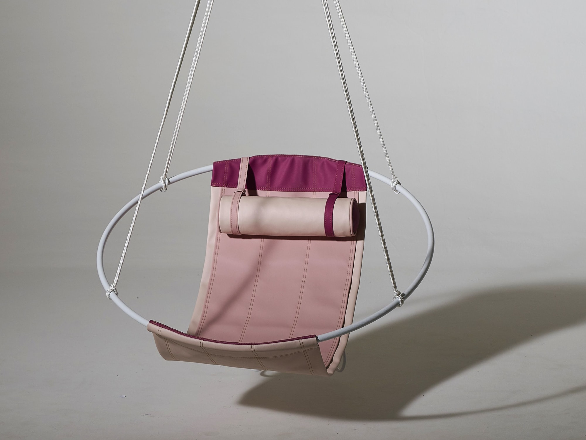 Hanging sling clearance chair