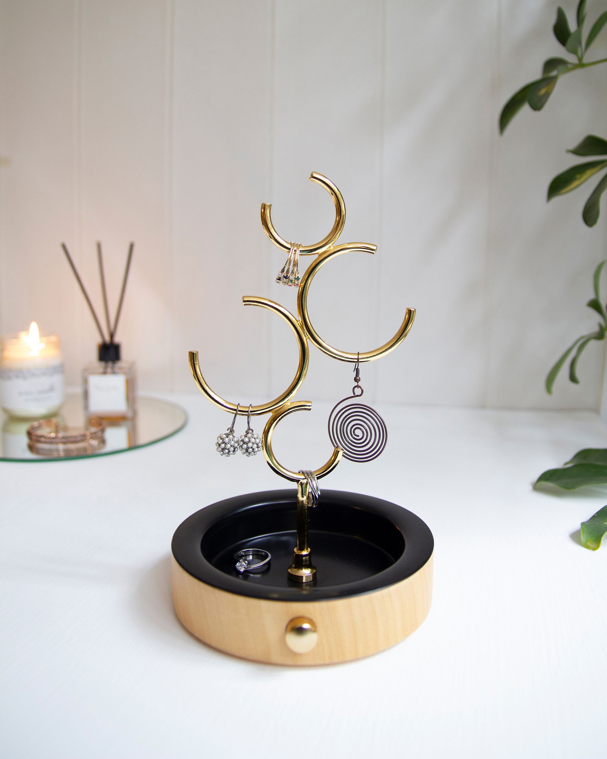 Hoop Jewelry Holder and Organizer, Black and Gold For Sale at