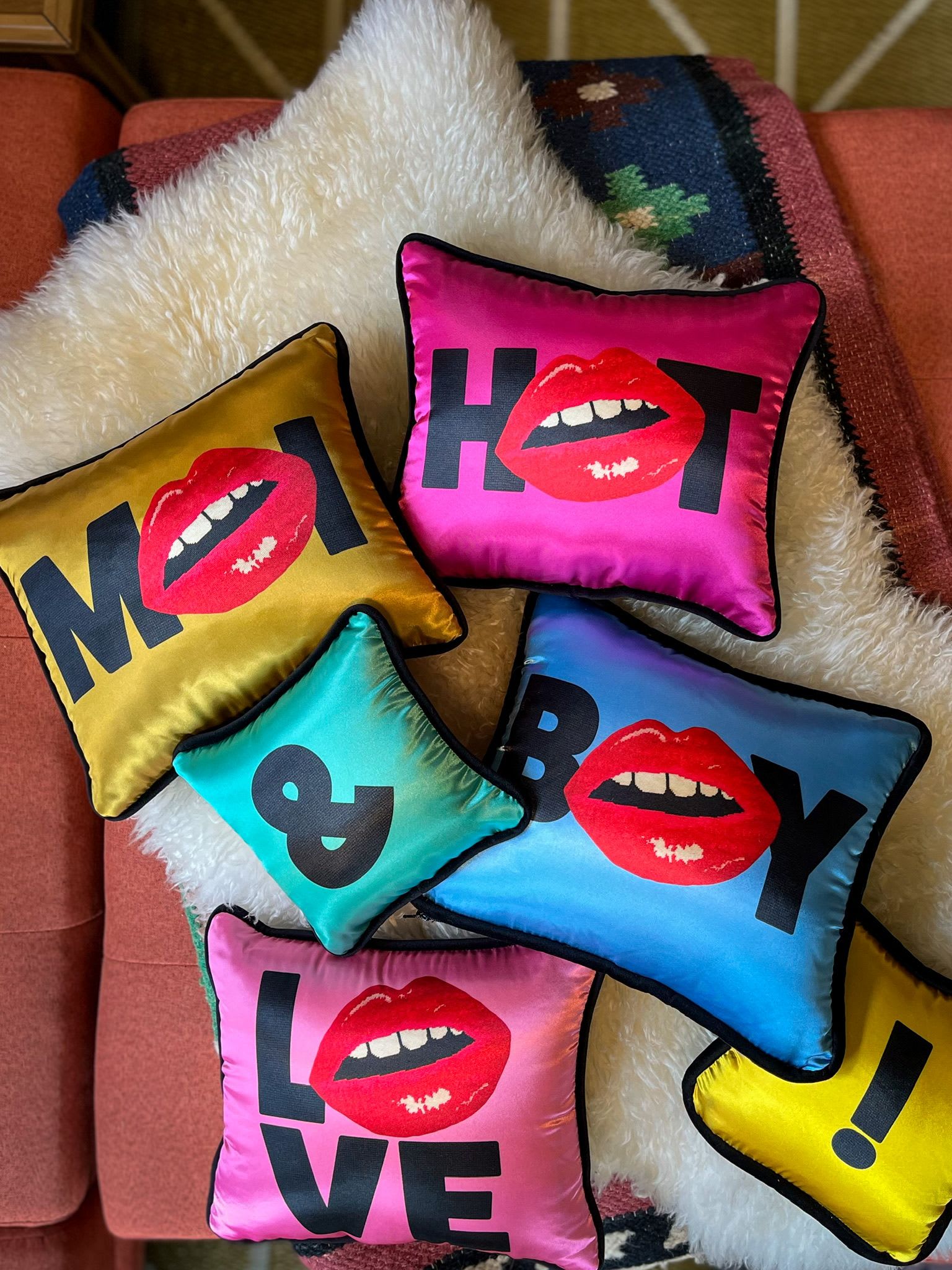 Moi, Handmade throw pillows and blankets