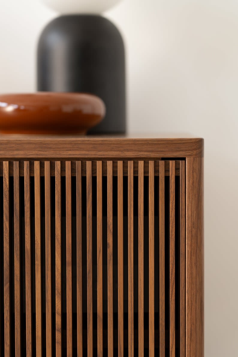 TONN 101 – Walnut Wood Record Player Stand by Mo Woodwork at