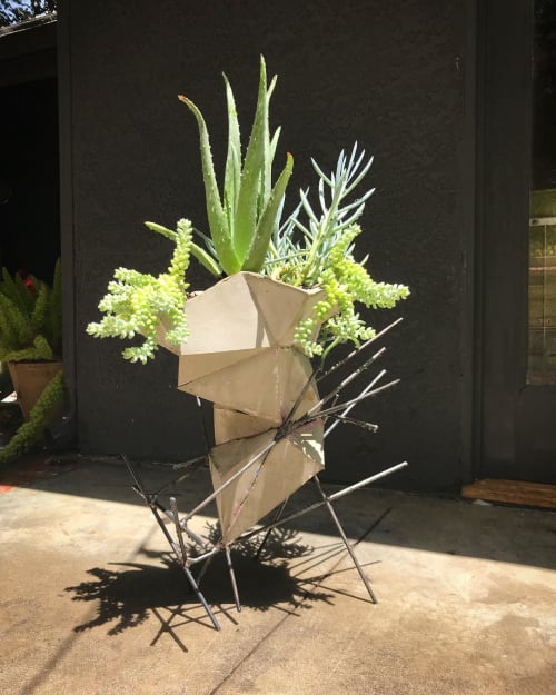 Self watering planter | Vases & Vessels by Bella Vista Canyon