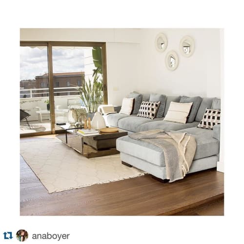 Blanket and Cushions | Linens & Bedding by ÁBBATTE