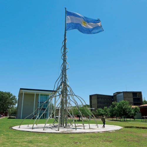 Mastil Firulete | Sculptures by Pablo Reinoso | UNSAM - UNIVERSIDAD NACIONAL DE SAN MARTIN in San Martin