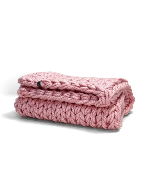 Chunky knit blanket pink | Linens & Bedding by Anzy Home
