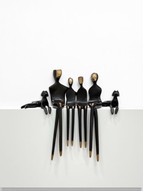 Family of Four with dogs | Sculptures by YENNY COCQ