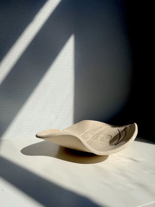 The Terra plate 4 | Ceramic Plates by Laura Dujoncquoy