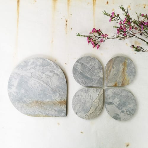 Light gray stone coasters "Drops". Set of 4 | Tableware by DecoMundo Home