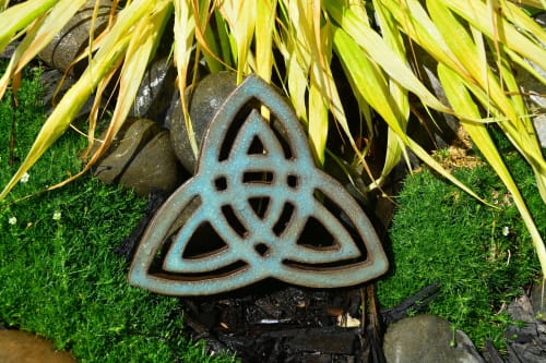Celtic Knot Trinity | Wall Sculpture in Wall Hangings by Studio Strietnberger / Knottery Pottery - Kathleen Streitenberger