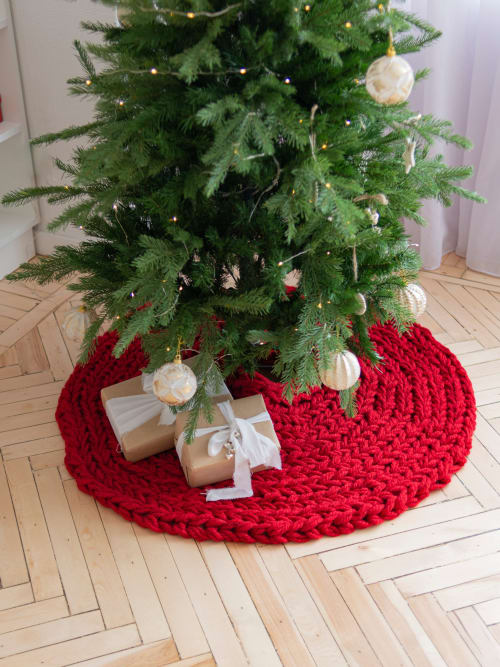 Red knitted Christmas tree skirt | Rugs by Anzy Home
