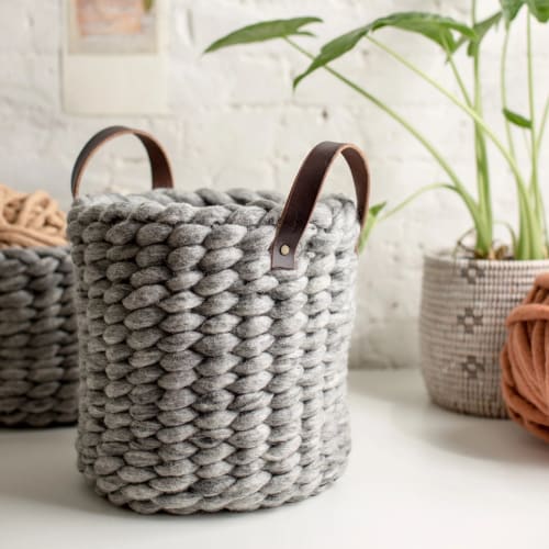 Felt Basket Felt Bowl Eco Decor Gift Handmade Felted Wool Bowl Felted Vessel Wool Natural Bowl Wooden Handle Gift for Mum Home Decor