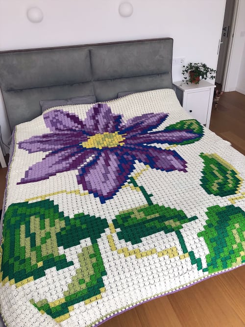 XXL Crochet pixel purple flower blanket | Linens & Bedding by Awesome Knots
