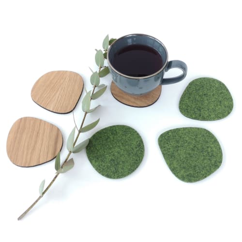 Oval shape green felt and Oak wood coasters. Set of 6 | Tableware by DecoMundo Home