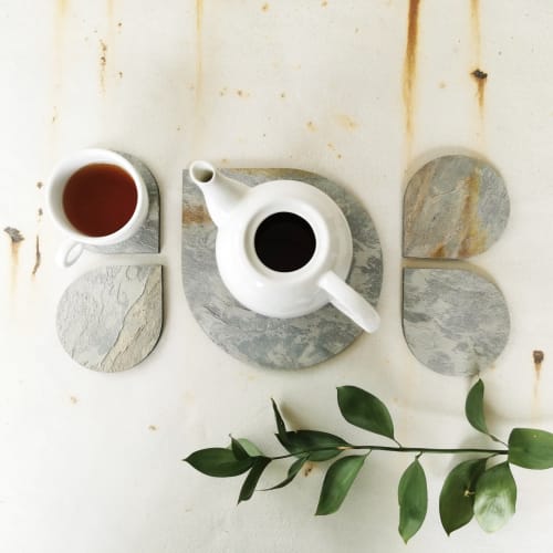 Light gray stone coasters "Drops". Set of 4 | Tableware by DecoMundo Home