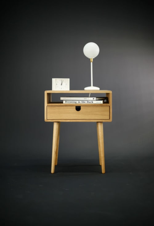 Mid-Century Bedside Table / Nightstand in Solid American Oak | Storage by Manuel Barrera Habitables