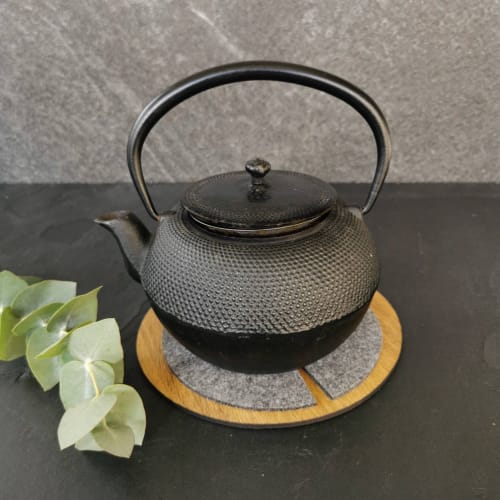 Oak wood and grey felt round shape placemat "Pacman". 1 pc | Serveware by DecoMundo Home