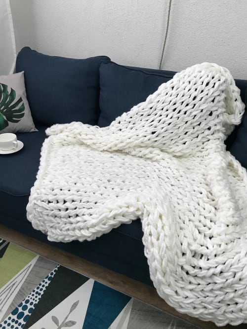 Chunky knit blanket white | Linens & Bedding by Anzy Home