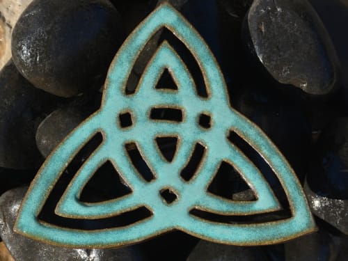 Double Trinity Celtic Knot | Wall Hangings by Studio Strietnberger / Knottery Pottery - Kathleen Streitenberger
