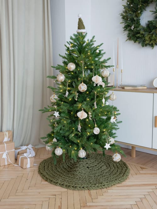 Green knitted Christmas tree skirt | Rugs by Anzy Home