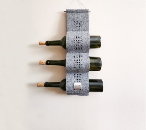 Wine bottle holder "In vino veritas", hanging wine rack | Tableware by DecoMundo Home