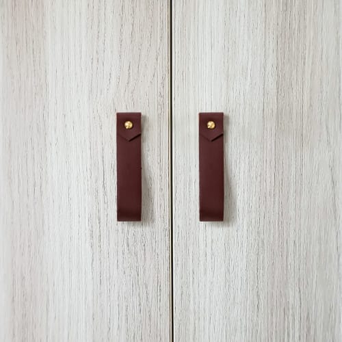 Medium Leather Pull [V'ed End] | Hardware by Keyaiira | leather + fiber | Artist Studio in Santa Rosa