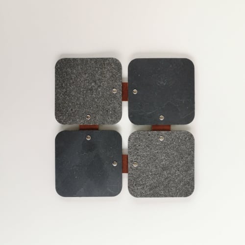 Black and gray stone and felt serving placemat | Tableware by DecoMundo Home