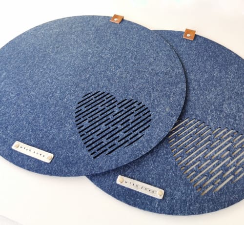Modern Felt Navy blue round placemats. Set of 2 | Tableware by DecoMundo Home