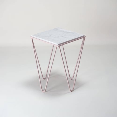 Avior - Carrara marble side table