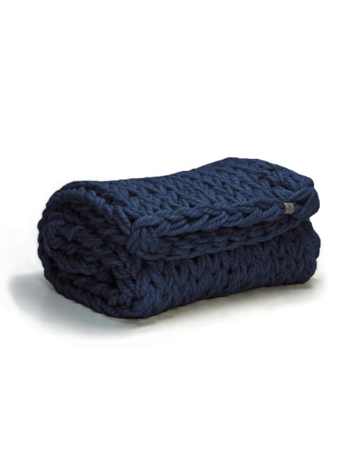 Chunky knit blanket navy blue | Linens & Bedding by Anzy Home