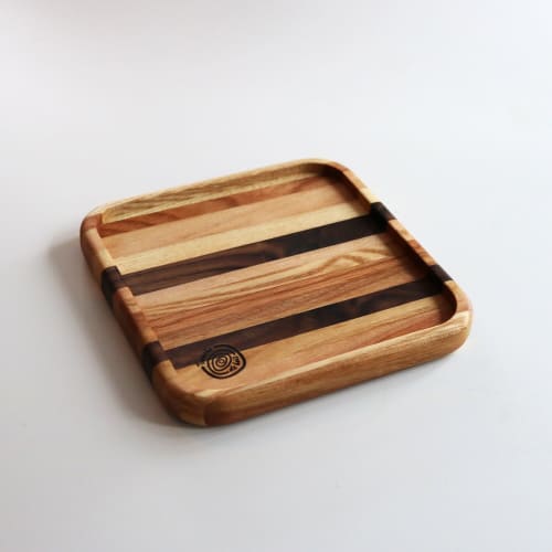 Plate – mixed reclaimed wood – 7×7 in (Price taxes included) | Serving Tray in Serveware by Slice of wood / Tranche de bois