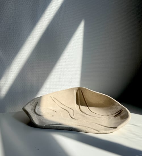 The Terra plate 6 | Ceramic Plates by Laura Dujoncquoy