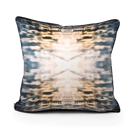 ONDA PILLOW (Velvet) | Pillows by LUMi Collection