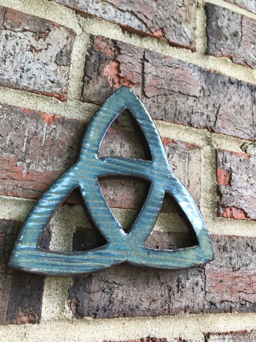 Celtic Trinity Knot Blue Glaze Linear Texture | Wall Sculpture in Wall Hangings by Studio Strietnberger / Knottery Pottery - Kathleen Streitenberger