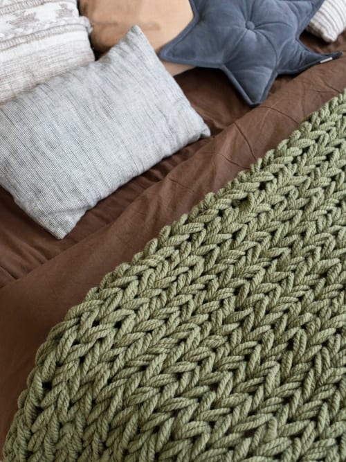 Chunky knit blanket green | Linens & Bedding by Anzy Home