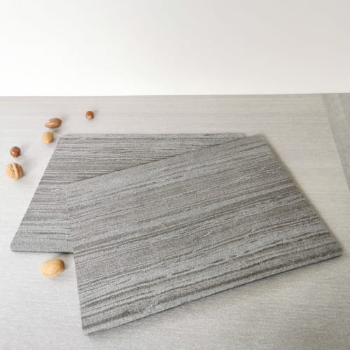 Silver gray stone veneer placemat for dining table, 1 pc. | Tableware by DecoMundo Home