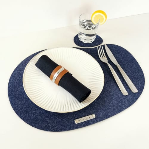Irregular indigo blue felt placemats and coaster. Set of 2 | Tableware by DecoMundo Home